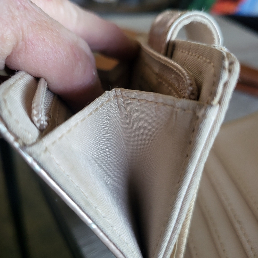 Cream Croc-Embossed Bifold Wallet - Picture 5 of 6
